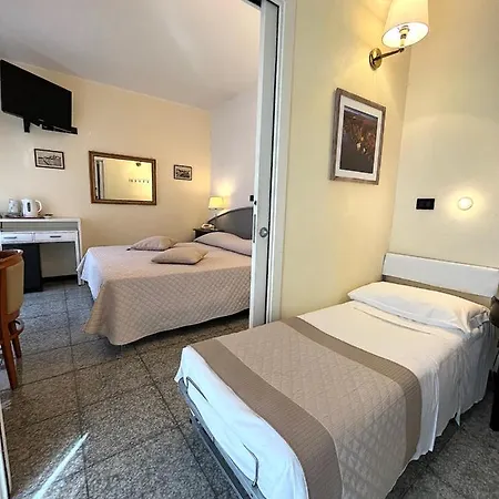 Regina 3*