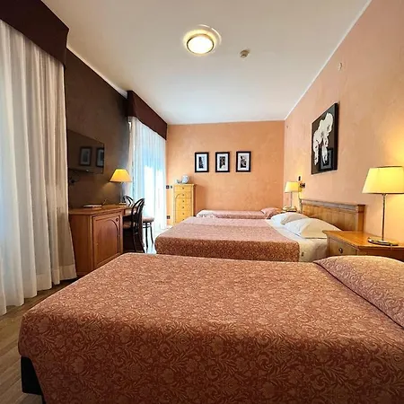 فندق Regina غرادو