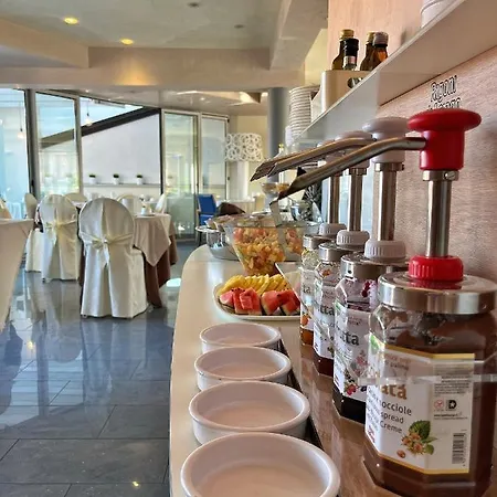 蕾佳娜酒店 酒店 格拉多