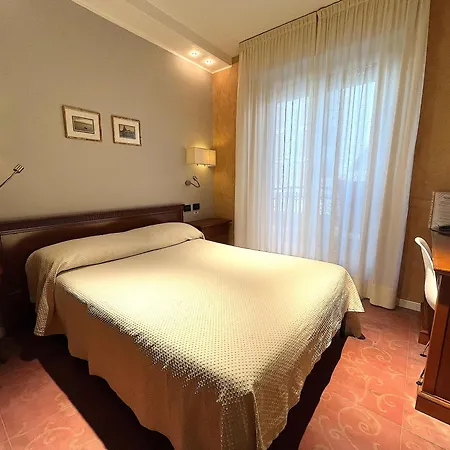 Regina Hotel 3*
