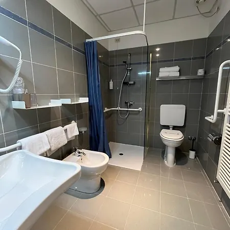 蕾佳娜酒店 酒店 3*