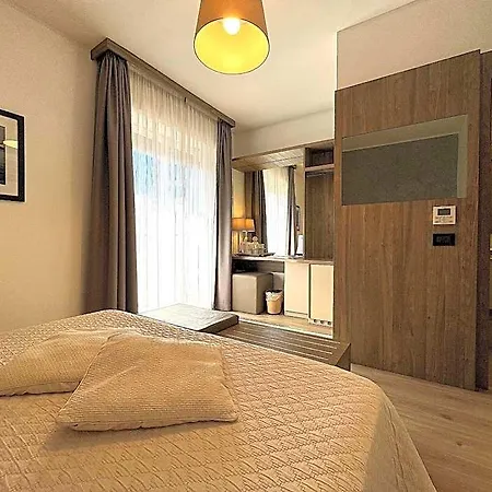 Regina Hotel 3*