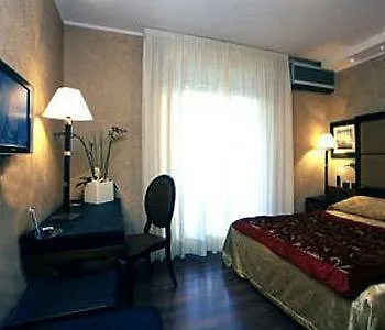 Regina 3*