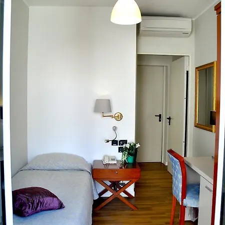 蕾佳娜酒店 酒店